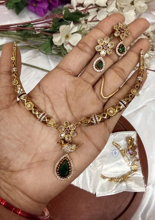 Peacock emerald drop choker set