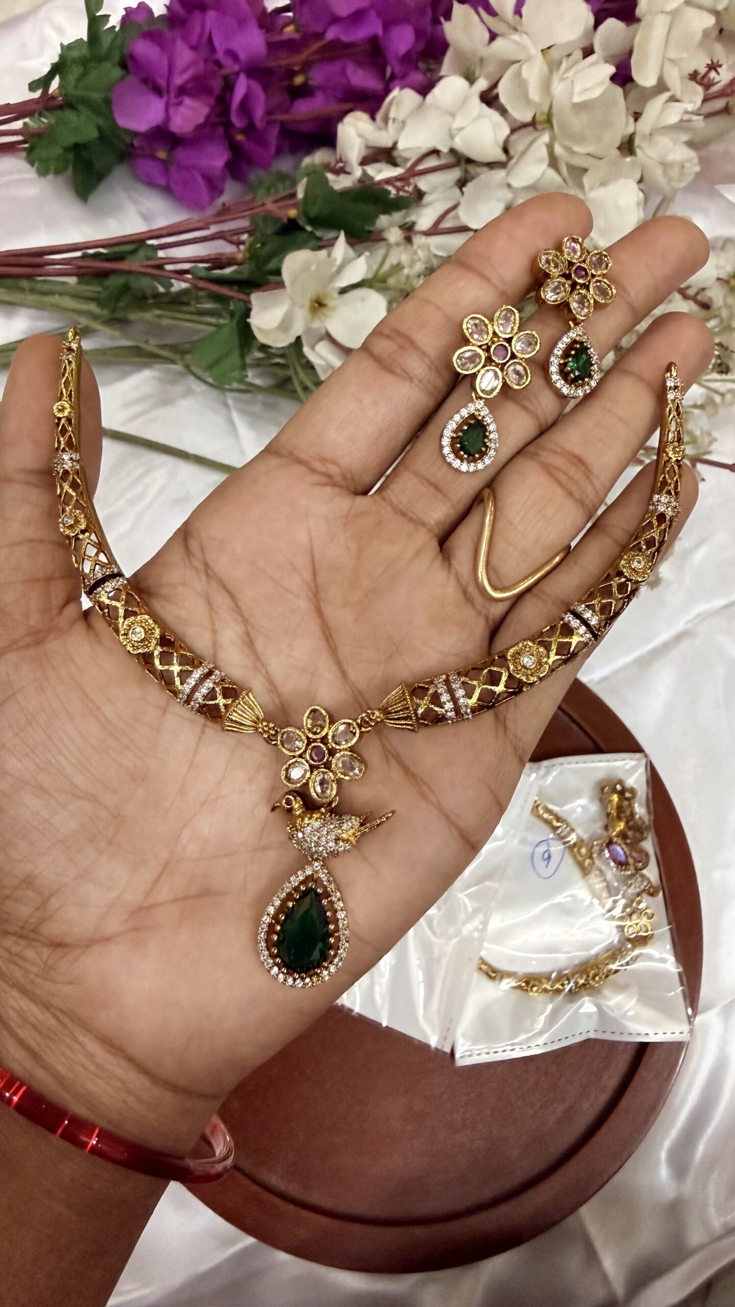 Peacock emerald drop choker set