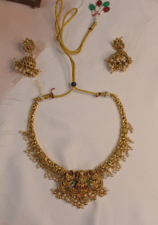 The Vaibhav-Lakshmi Hasli Set (LUXAK01)