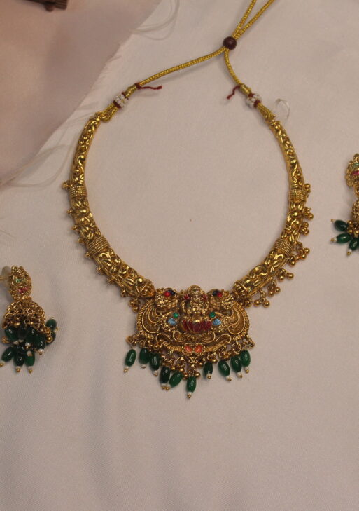 The Vaibhav-Lakshmi Hasli Set (LUXAK01)