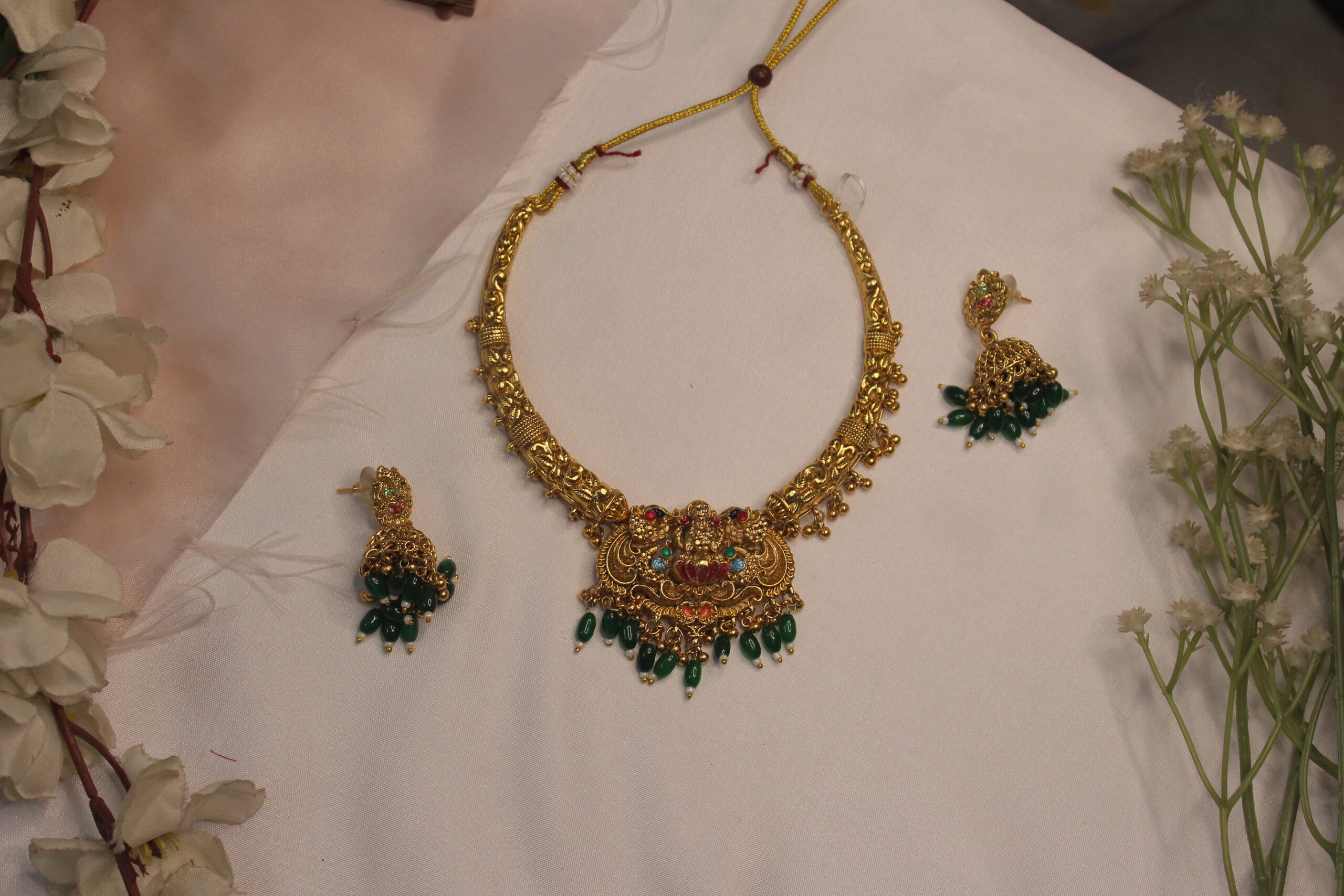 The Vaibhav-Lakshmi Hasli Set (LUXAK01)