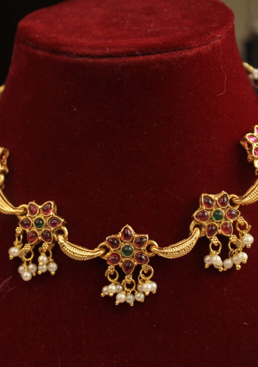 Kemp pushpa pearl choker