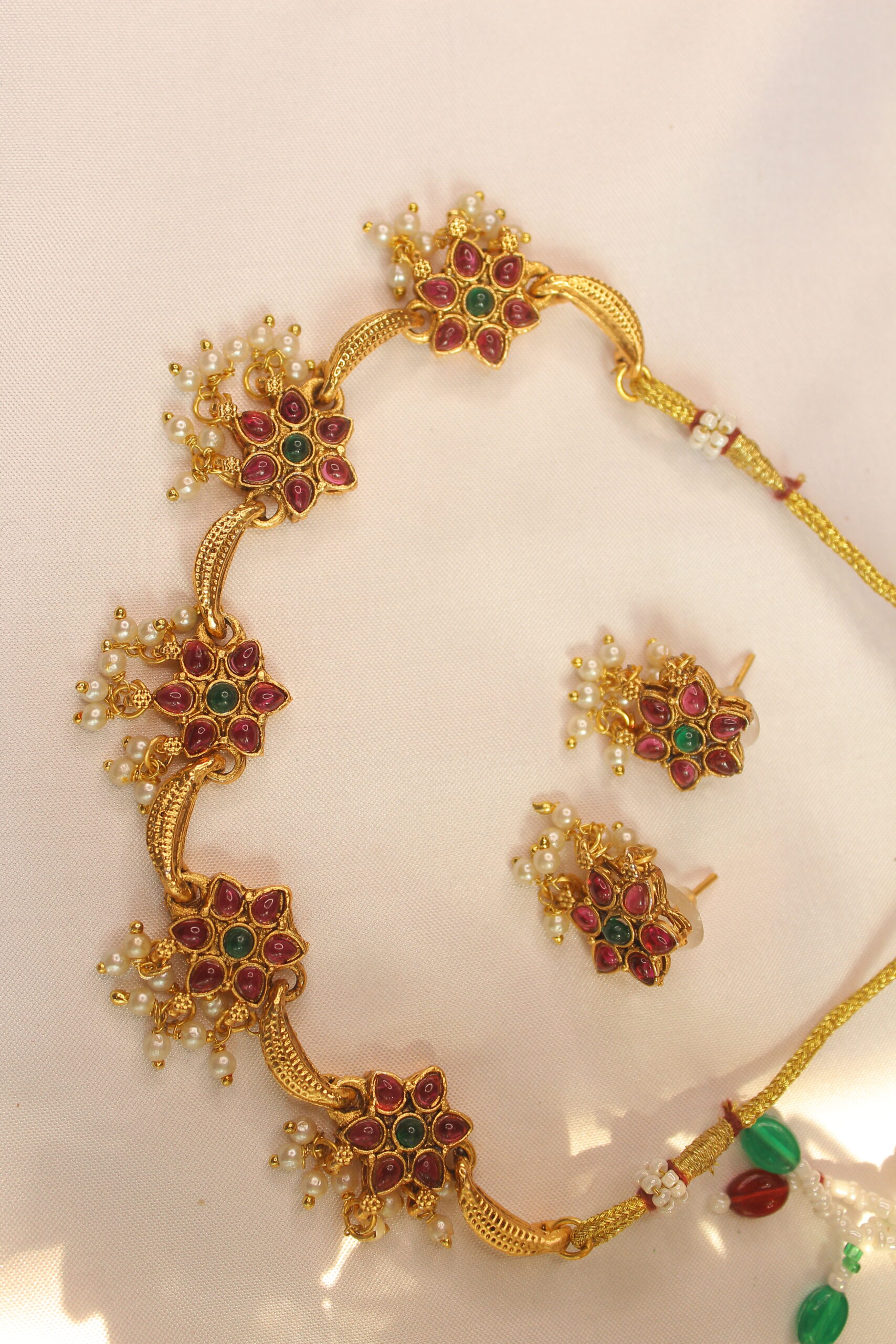 Kemp pushpa pearl choker